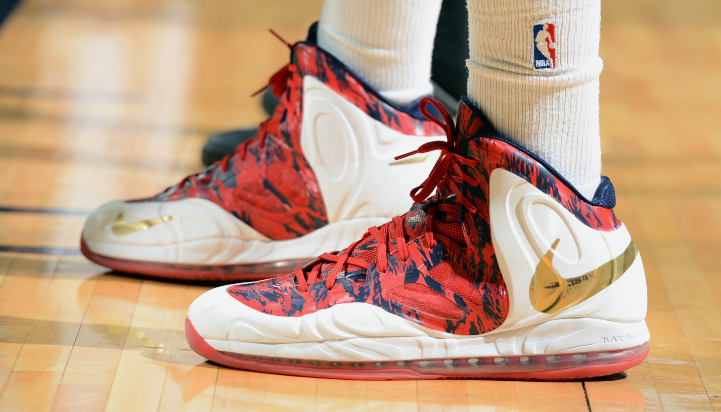 anthony davis shoes tonight