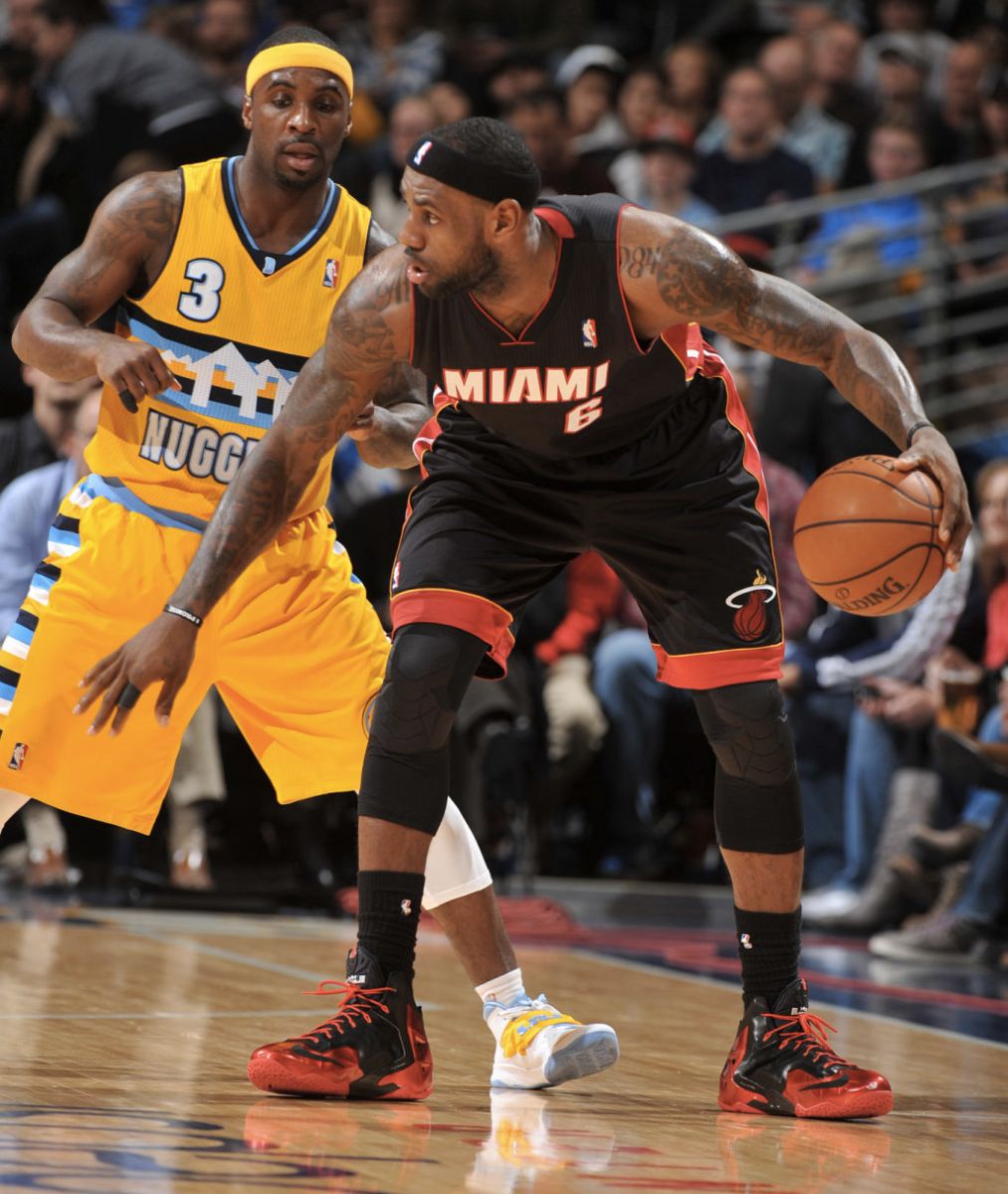 lebron james wearing lebron 11