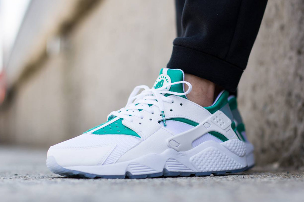 nike huarache city on feet