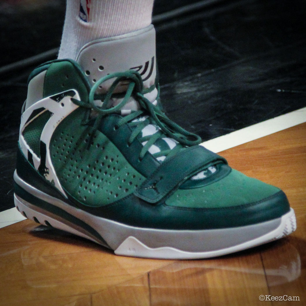 Joe Johnson wearing Jordan Phase 23 Hoops Green