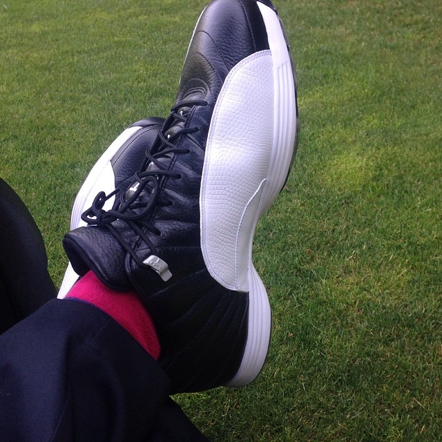 Jordan 12 golf sales shoes