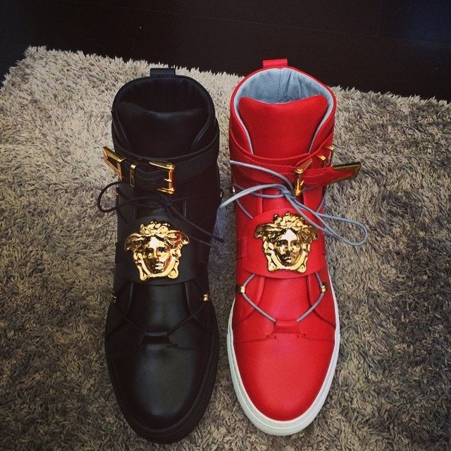 Demaryius Thomas Picks Up Versace Medusa Sneakers