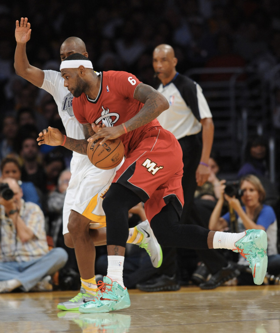 lebron james wearing lebron 11