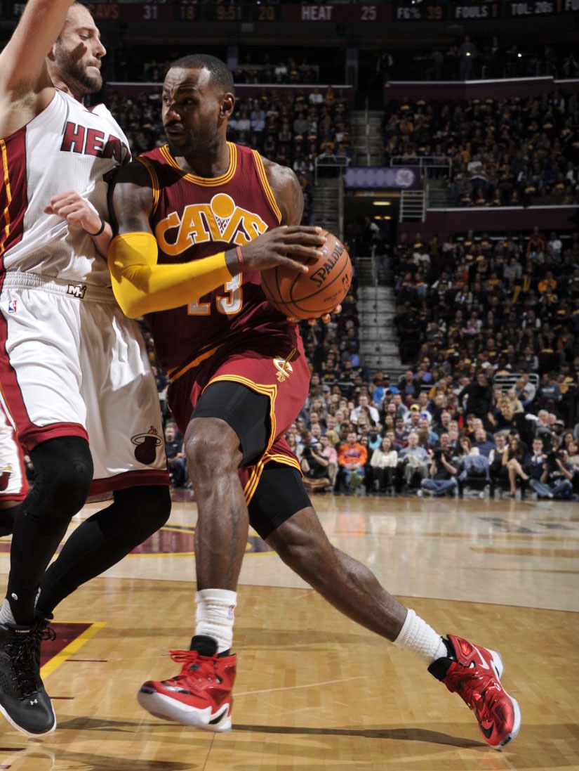 lebron 13 on court