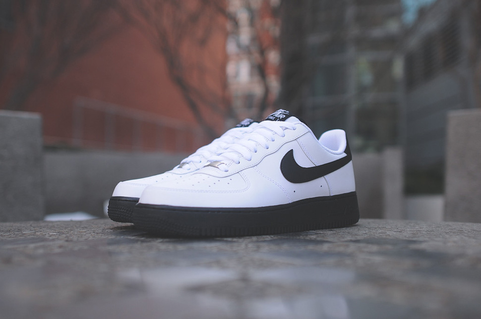 nike air force 1 white with black sole