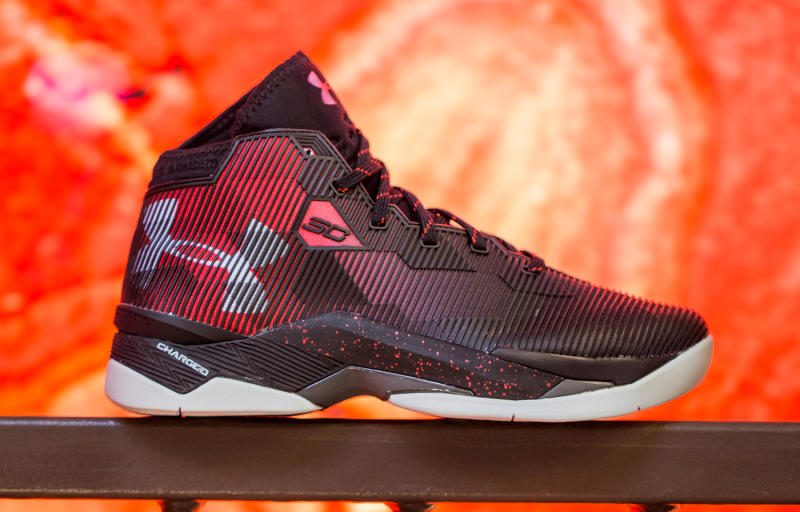 Under Armour Curry 2.5 Black Red Elemental | Complex