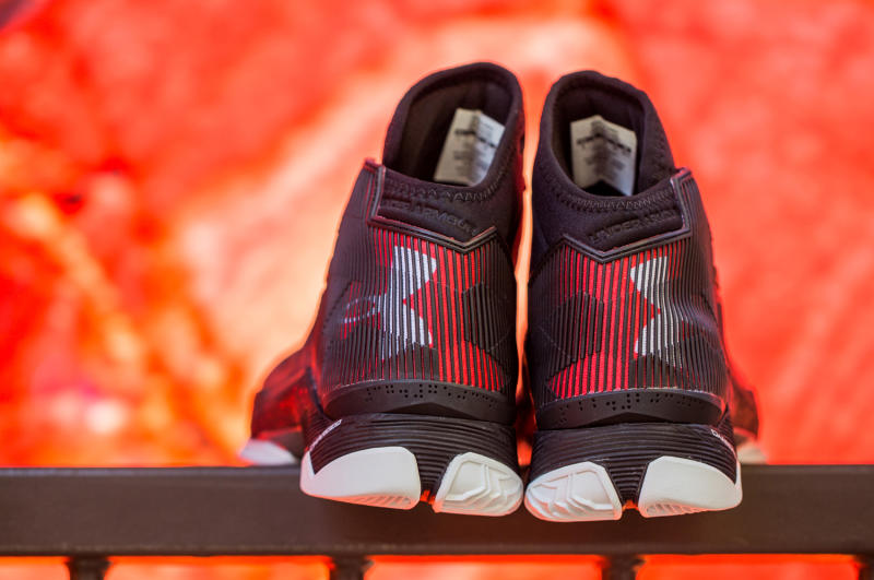 curry 2.5 black and red