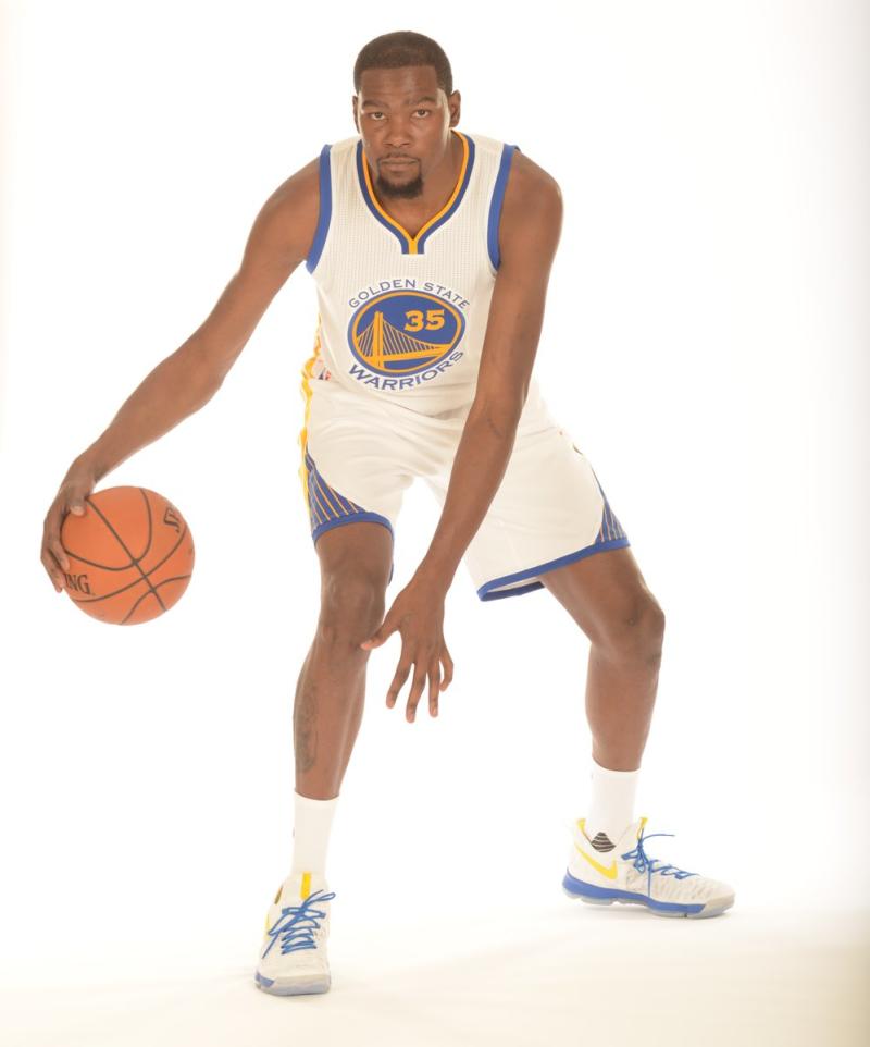 Kevin Durant Wears the Warriors Nike KD 