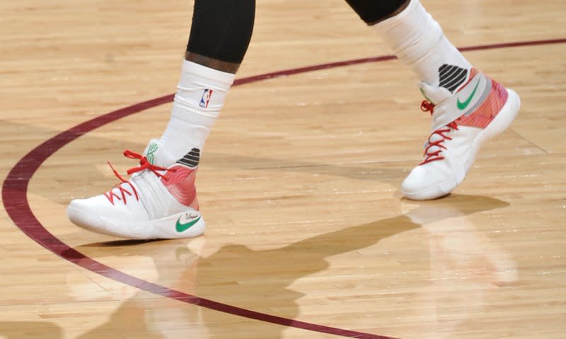 kyrie 2 krispy kreme