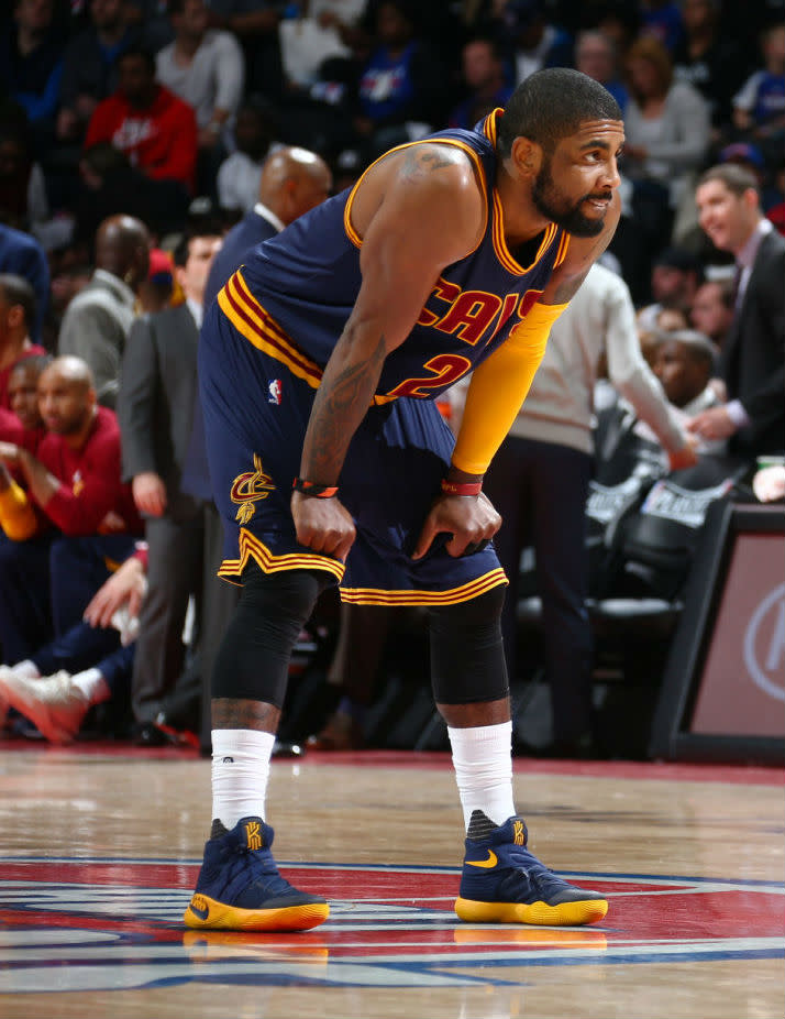 kyrie 2 on feet