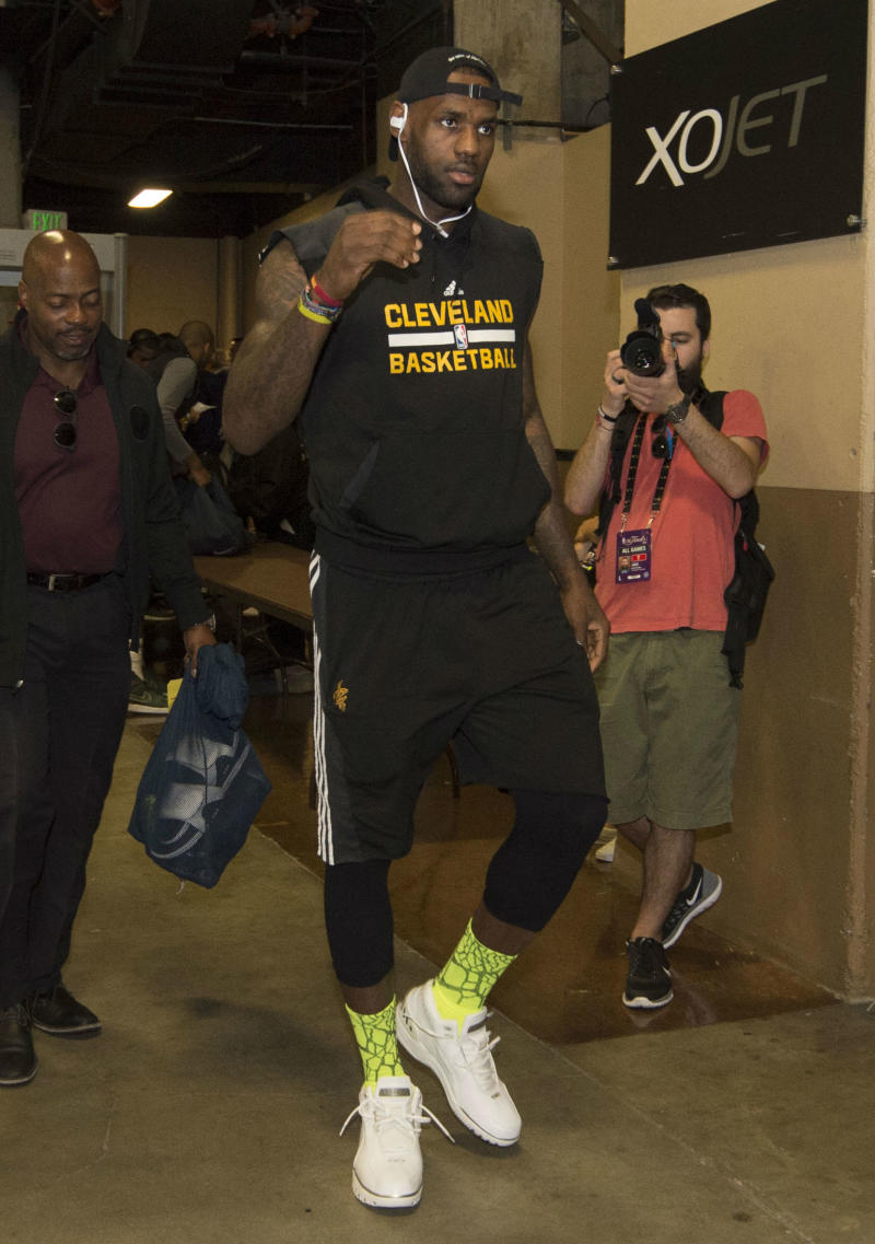 Expectativa Apuesta Nueva Zelanda LeBron James Brought His Rookie Sneakers to the NBA Finals | Sole Collector
