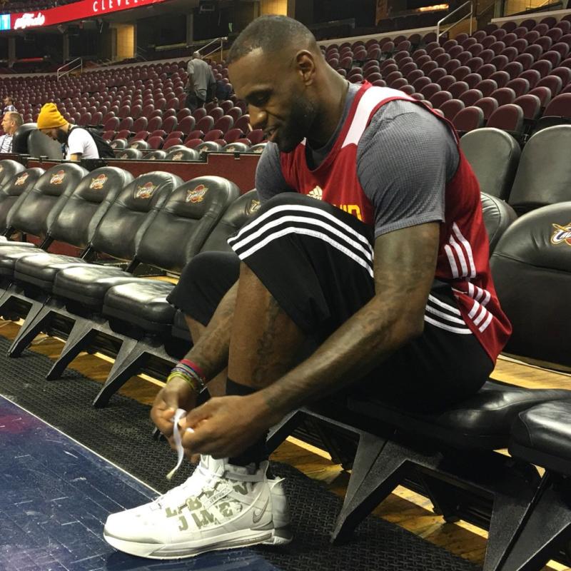 lebron wearing lebron 3