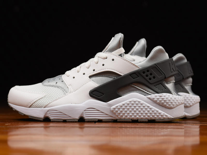 nike air huarache grey and white