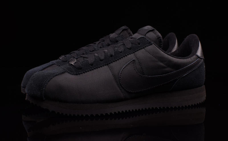 all black cortez nike