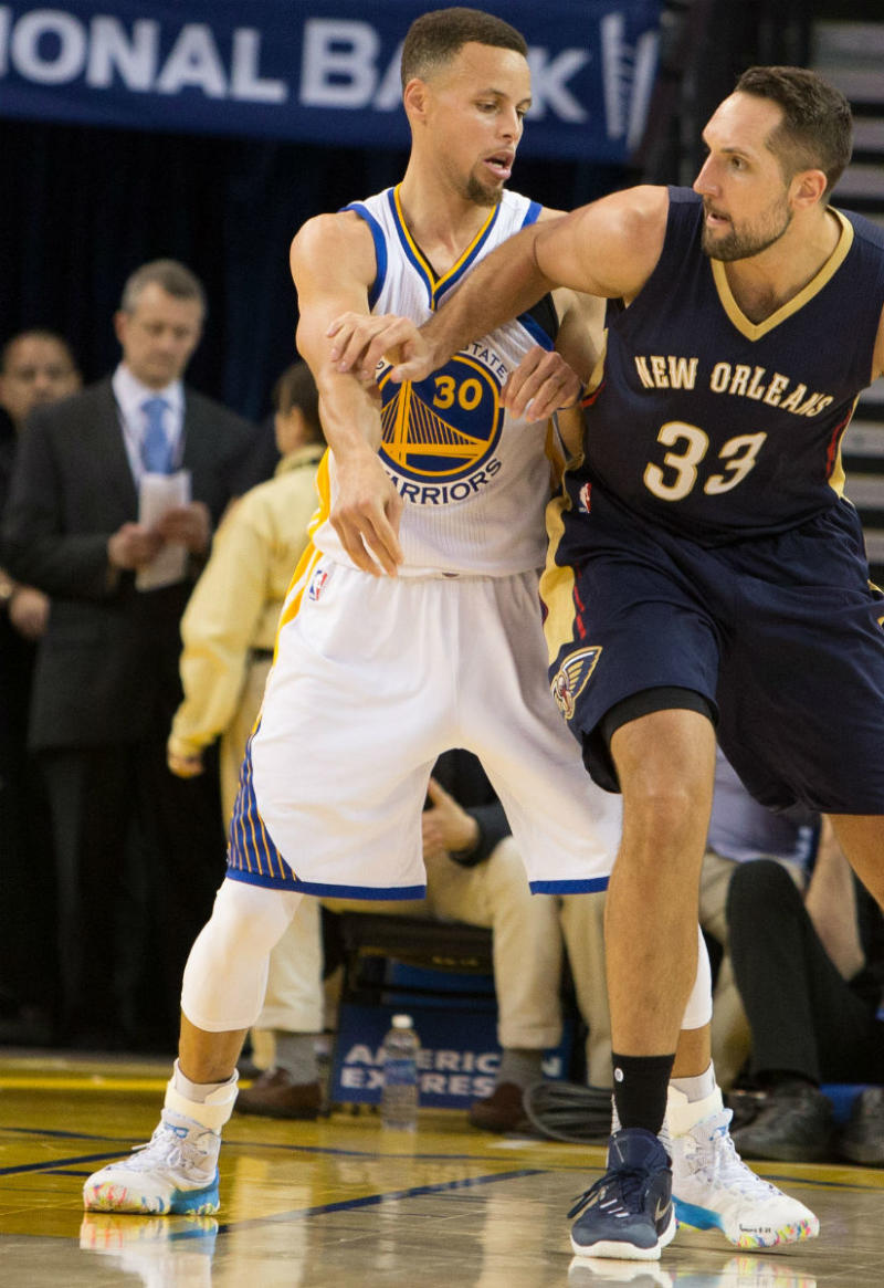 steph curry wearing curry 4