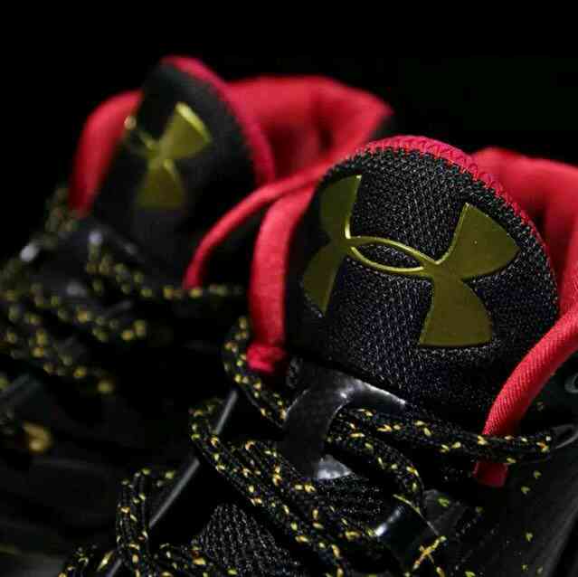 curry 3 black and gold