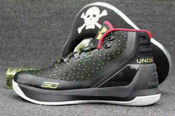 Batman inspired Stephen Curry Under Armour shoes are amazing 