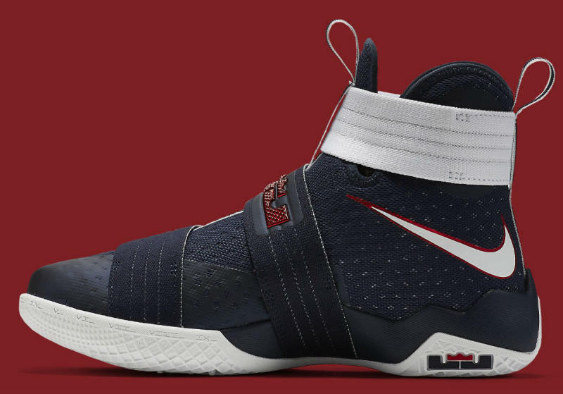 Lebron james 2024 strap shoes