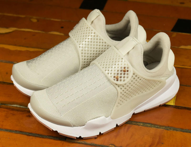 women sock dart