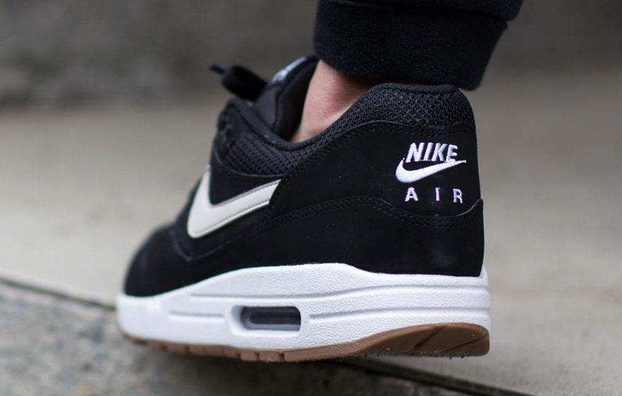 nike air max black white gum