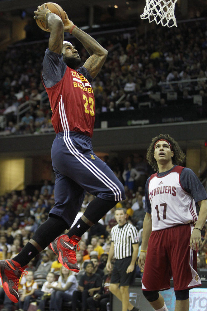 LeBron James wearing Nike Zoom Soldier VIII 8 Red/Black (1)