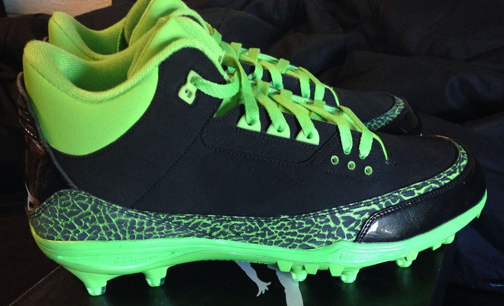 Terrell Owens' Air Jordan 3 'Seahawks' PE Cleats (1)