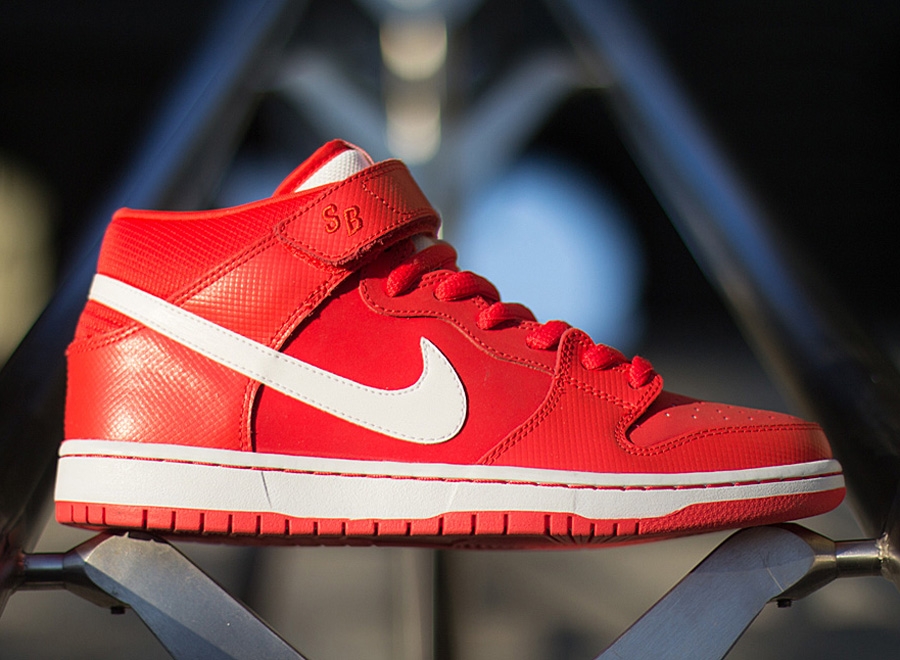 Nike sb dunk store crimson