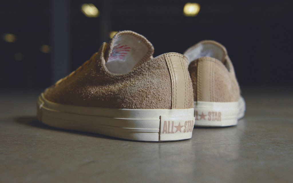 Beige 2024 suede converse