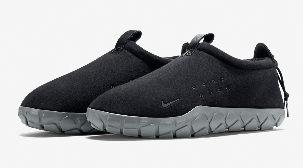 nike air moc tech fleece