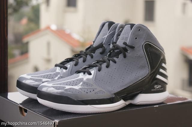 derrick rose grey shoes