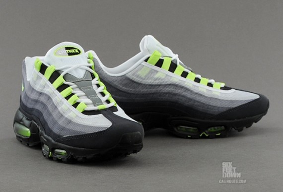 green and white air max 95