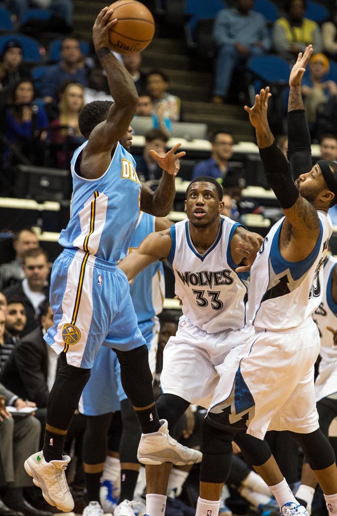 Nate Robinson wearing Air Jordan XIII 13 White/Neutral Grey-University Blue (1)