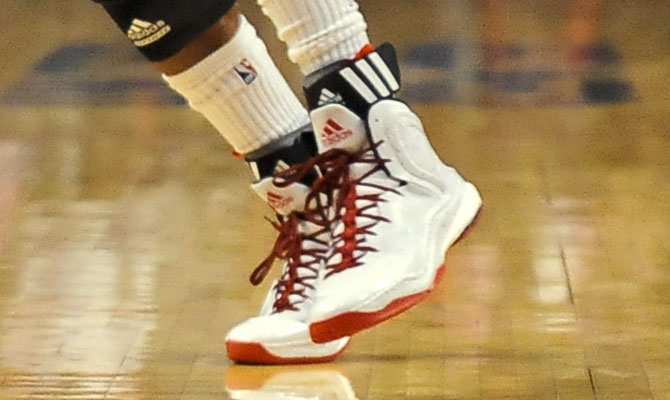 Derrick Rose wearing adidas D Rose 5 Boost Home (7)