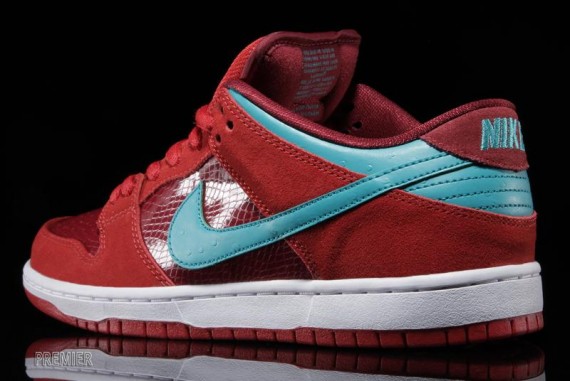 nike sb red and blue