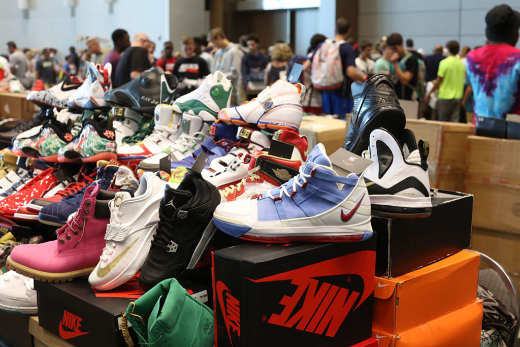 next sneaker con