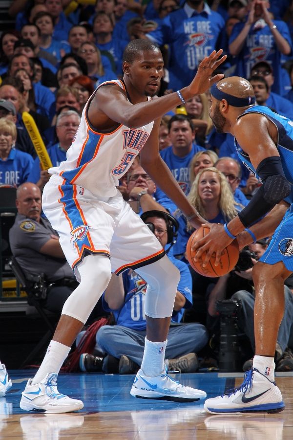 Vince Carter wearing Nike Air Max Hyperdunk 2011