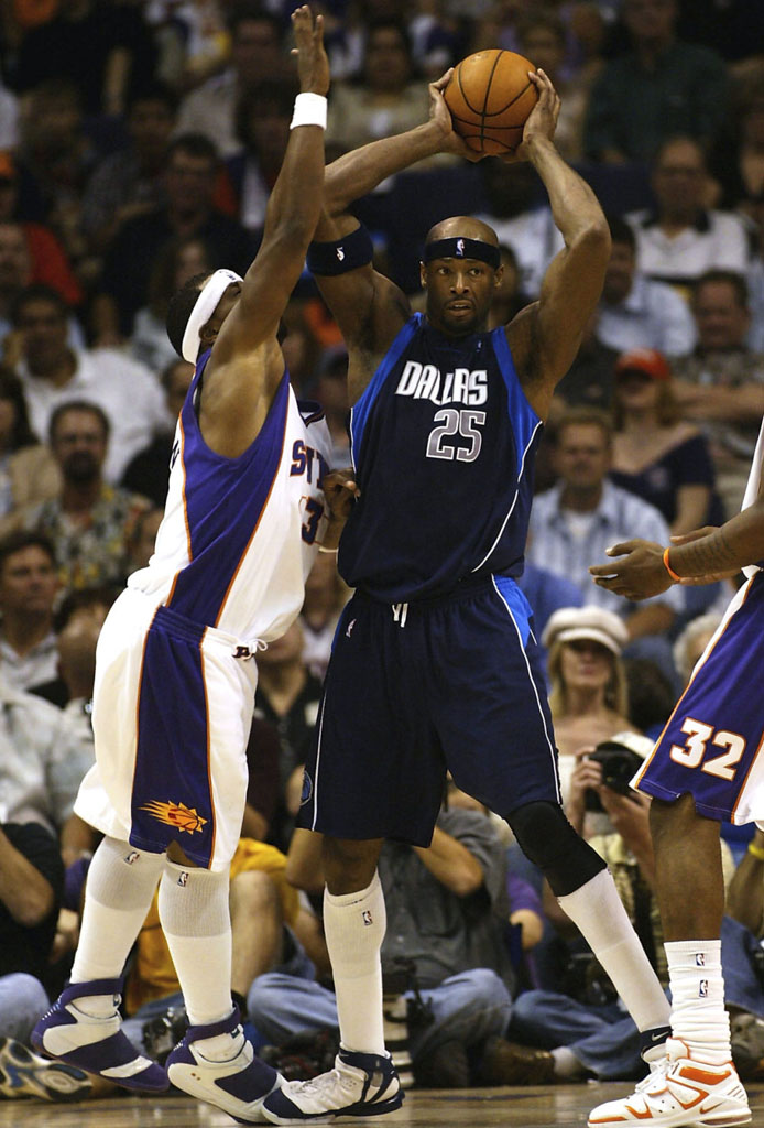 Quentin Richardson wearing Air Jordan XX 20 Phoenix Suns Home PE