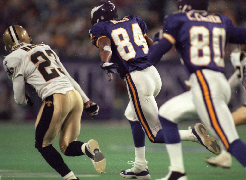 Randy Moss wearing Air Jordan XI 11 Vikings PE (2)