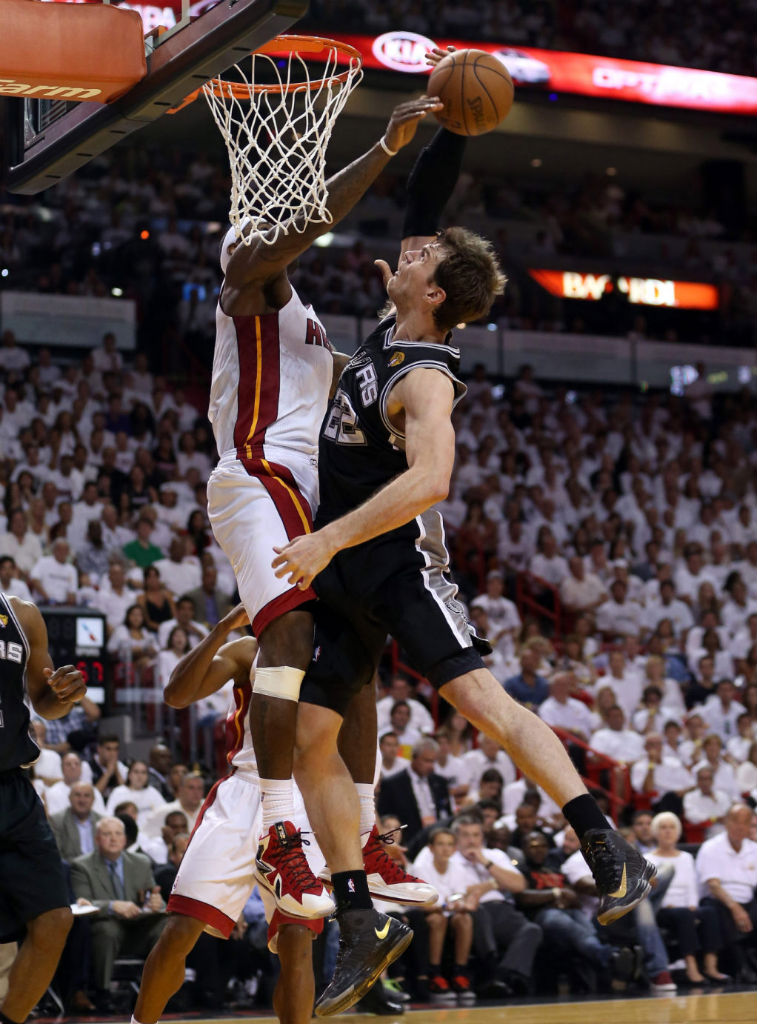 Highlight // LeBron James Blocks Splitter In Nike LeBron X PS Elite PE (5)