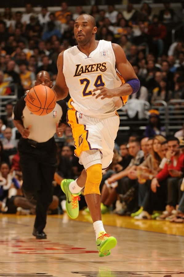 Kobe Bryant wearing the Nike Zoom Kobe VI