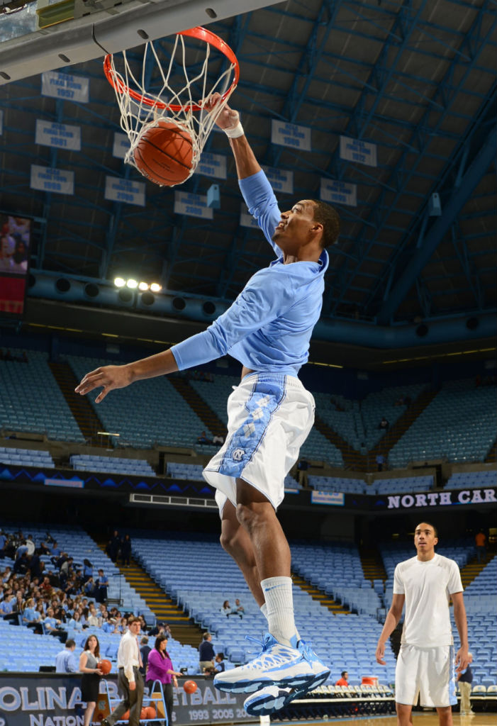 Unc basketball hot sale team shoes