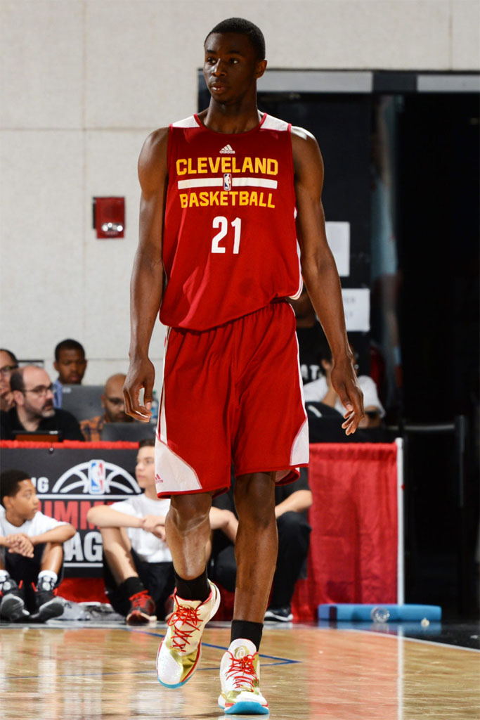 andrew wiggins wearing nike