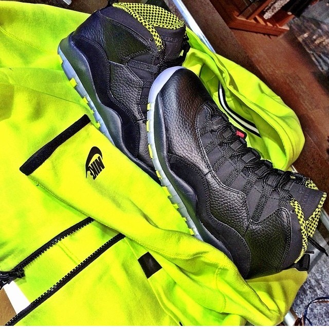 Jim Jones Picks Up Air Jordan 10 Retro Venom Green