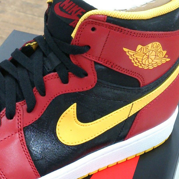 Air Jordan I 1 Retro High OG Black Gym Red University Gold Highlight 555088-017 (6)