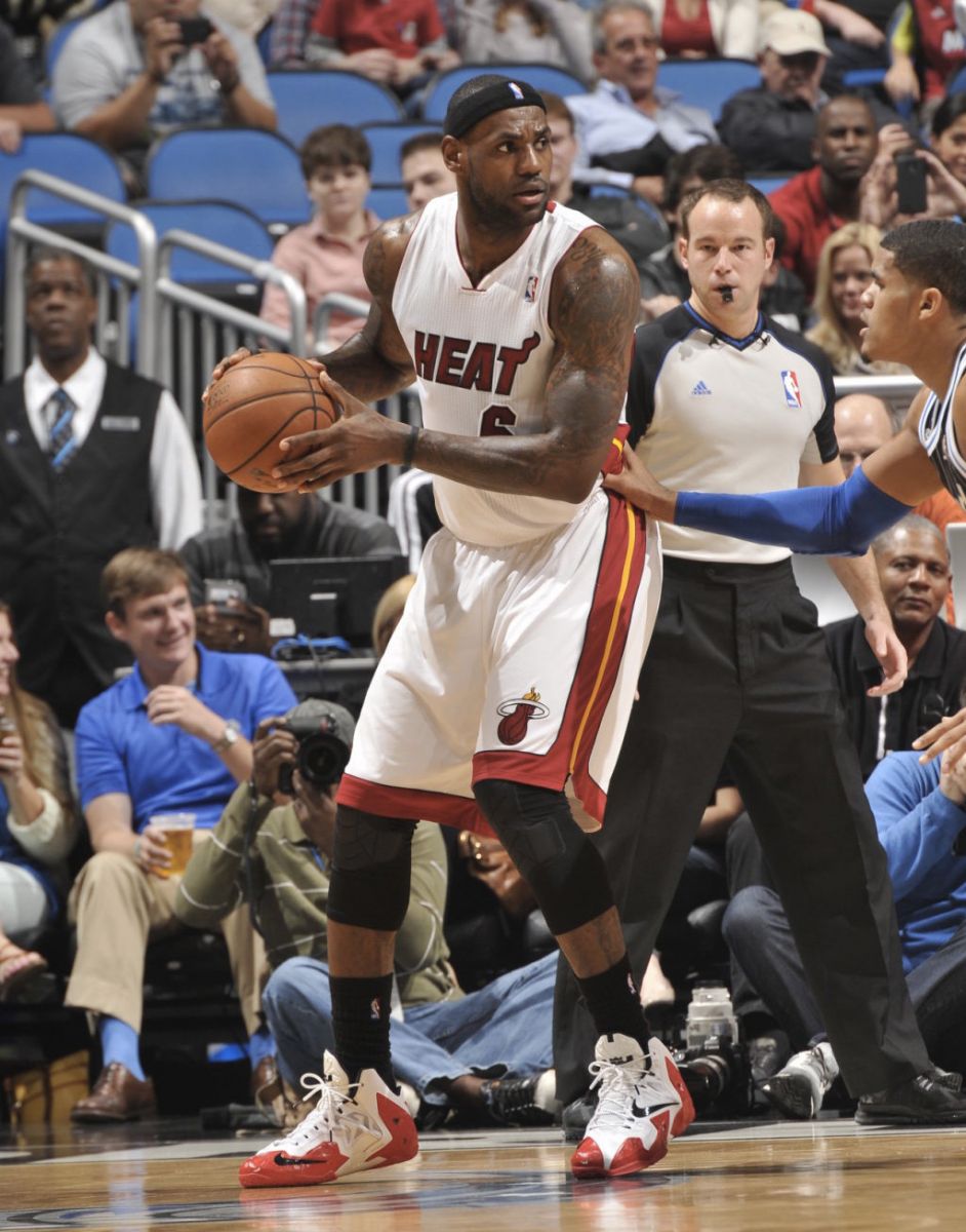 lebron james wearing lebron 11