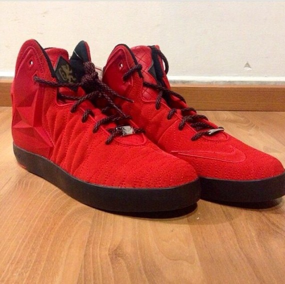 NSW LeBron XI Lifestyle Red Complex