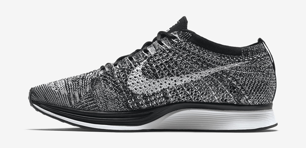 nike flyknit racer oreo