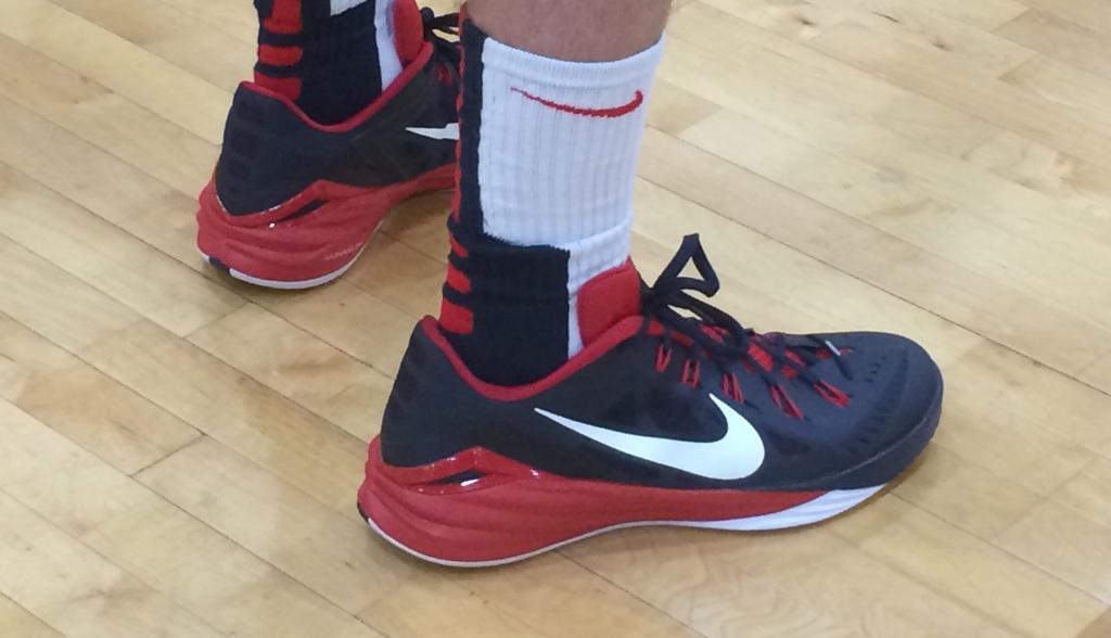 Gordon Hayward wearing Nike Hyperdunk 2014 Low USA Away