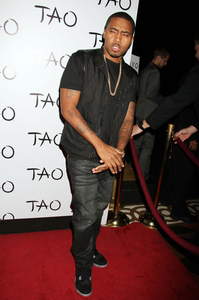 Nas wearing Air Jordan IV 4 Black Cement (2)