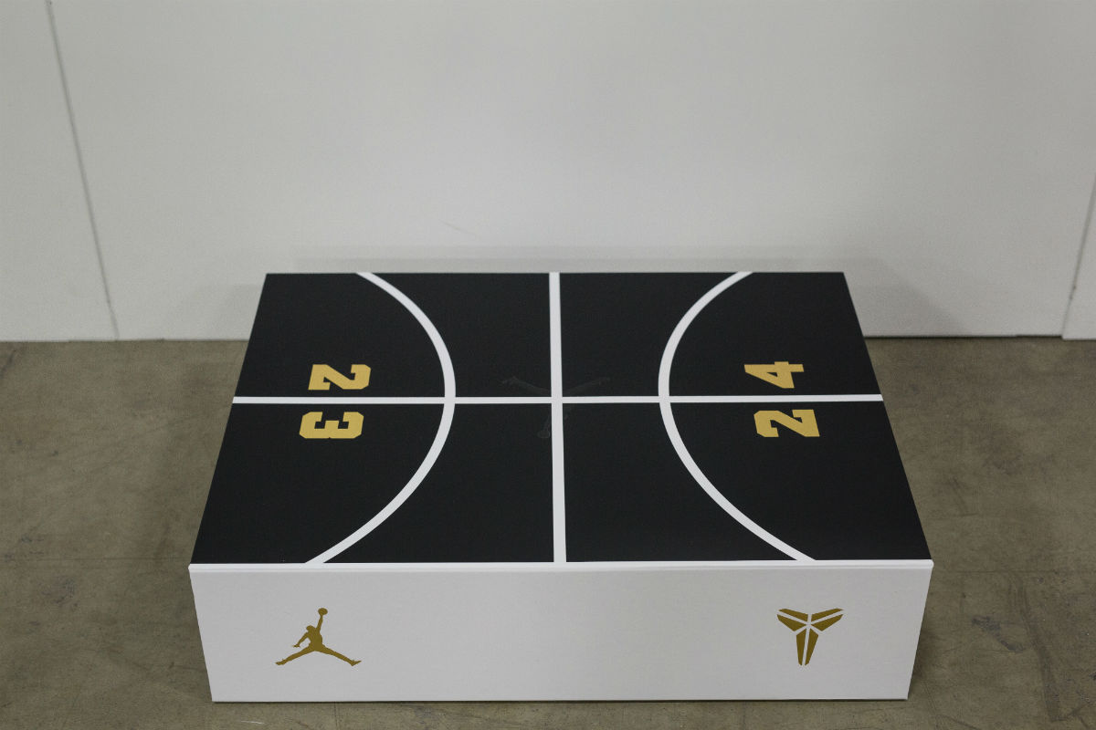 jordan gives kobe shoes